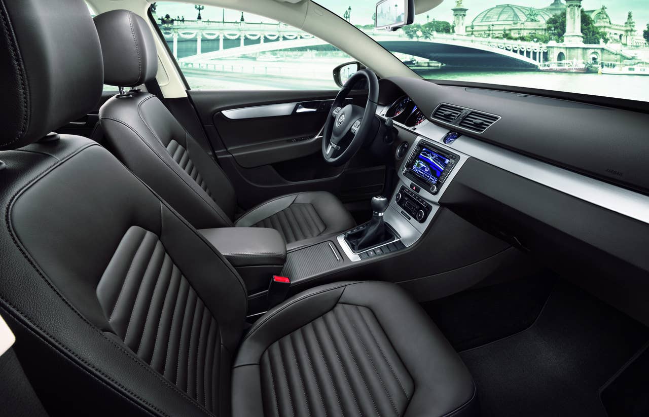 2011 Volkswagen Passat interior