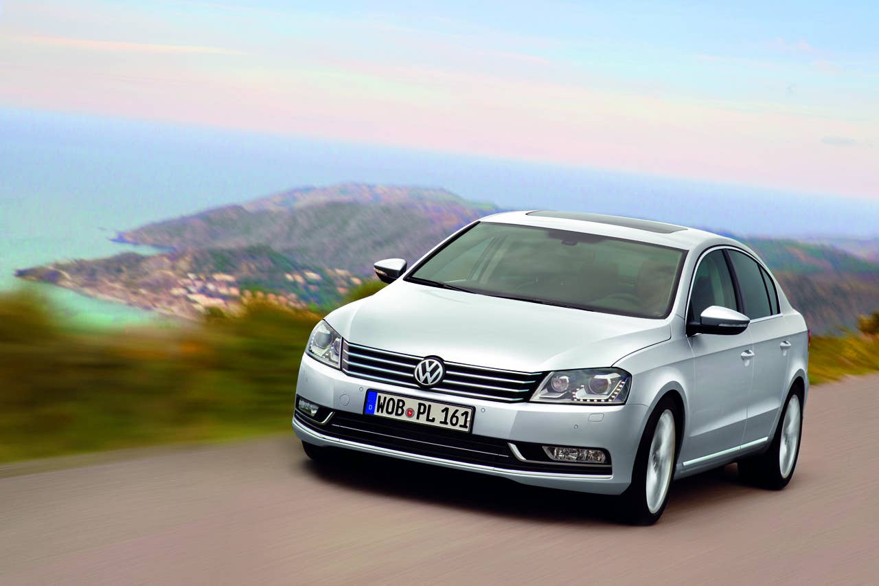 2011 Volkswagen Passat front