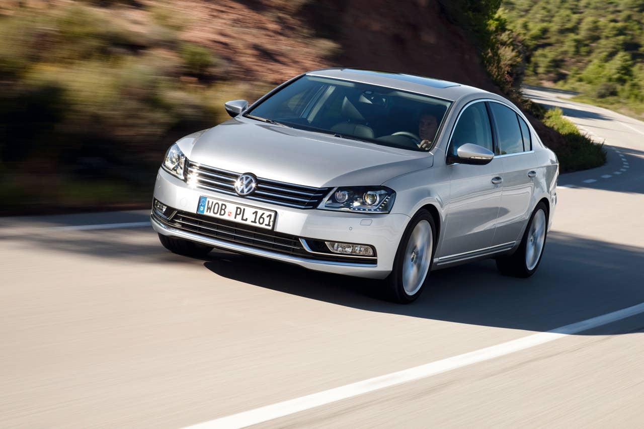 2011 Volkswagen Passat front 3/4