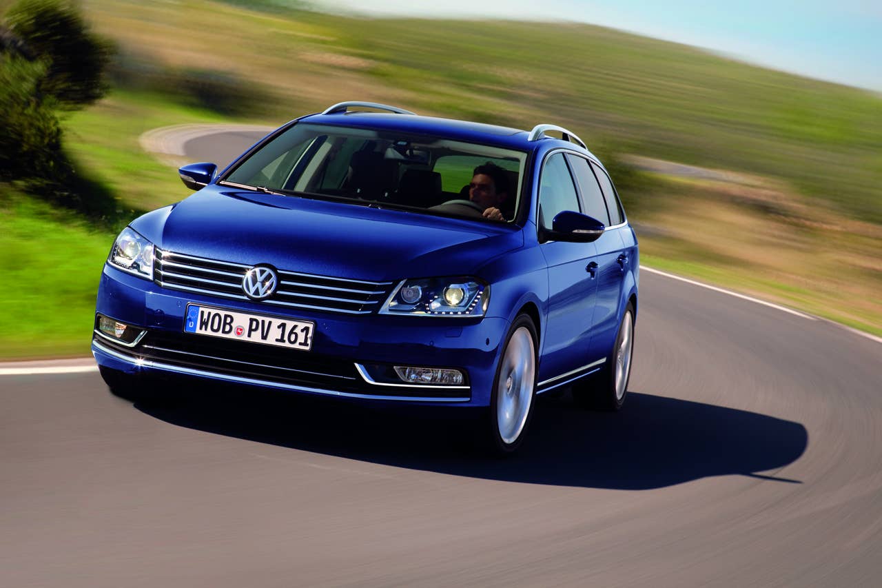 2011 Volkswagen Passat front