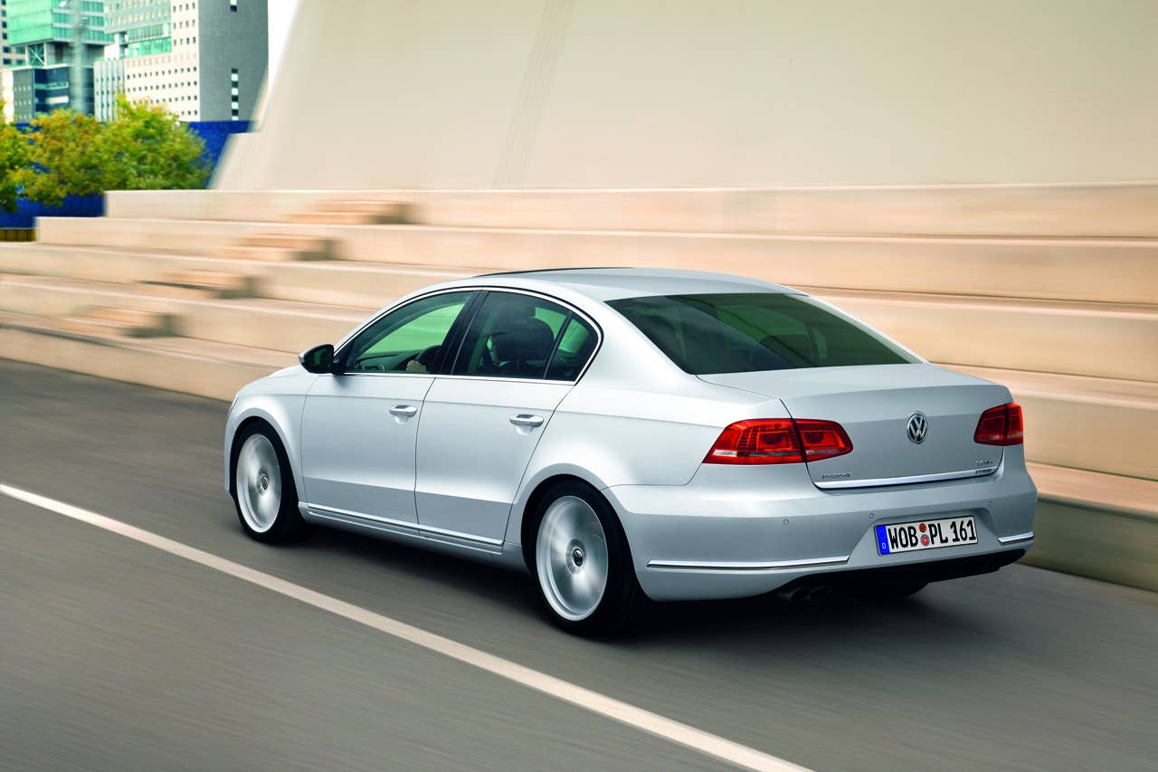 2011 Volkswagen Passat rear 3/4
