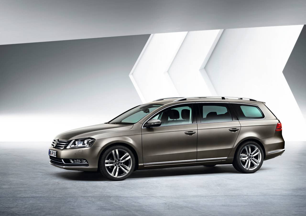 2011 Volkswagen Passat side