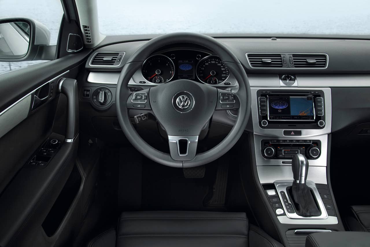 2011 Volkswagen Passat dash