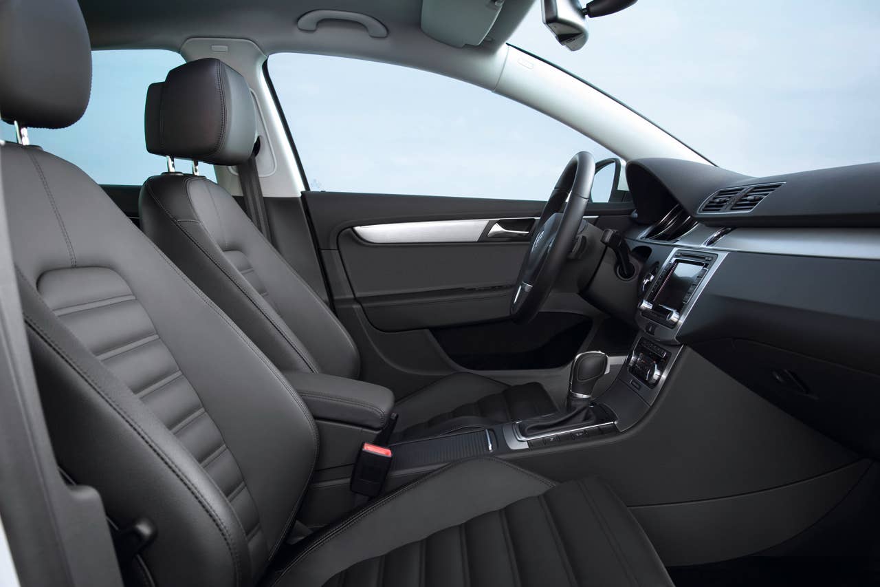 2011 Volkswagen Passat interior