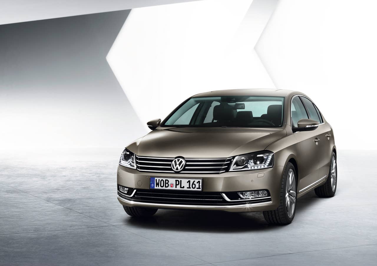 2011 Volkswagen Passat front