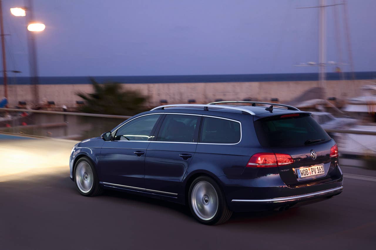 2011 Volkswagen Passat Wagon rear 3/4