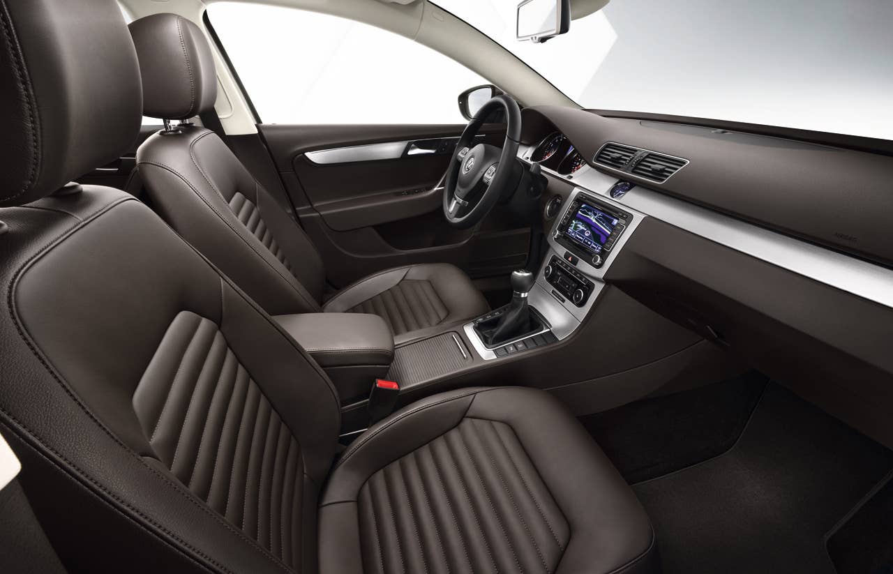 2011 Volkswagen Passat interior