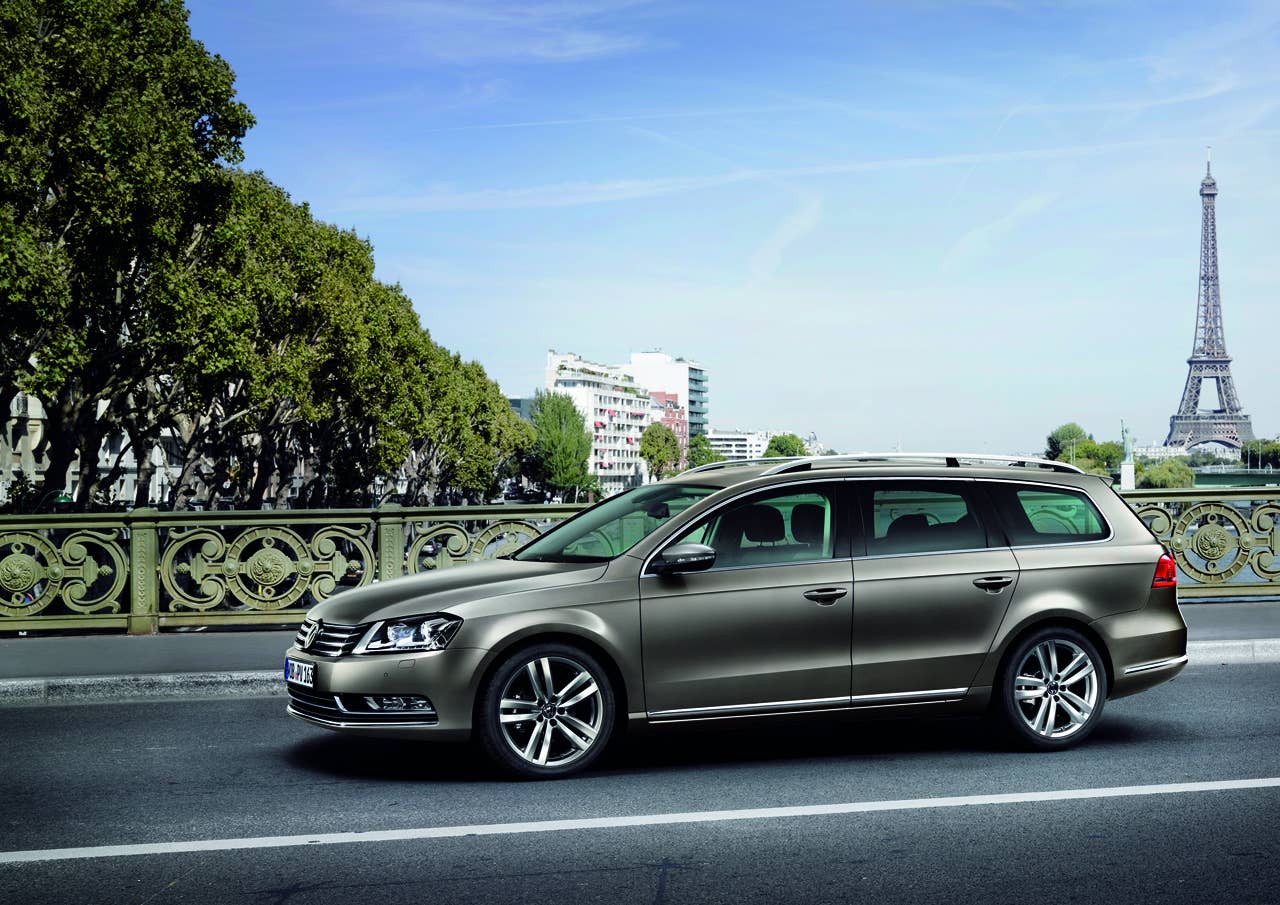 2011 Volkswagen Passat Wagon side