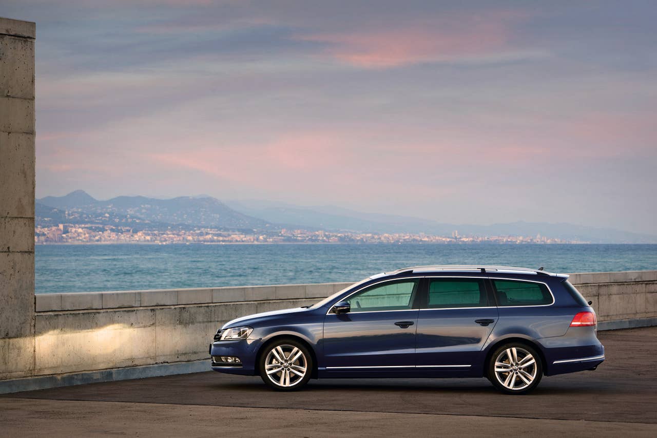 2011 Volkswagen Passat Wagon side