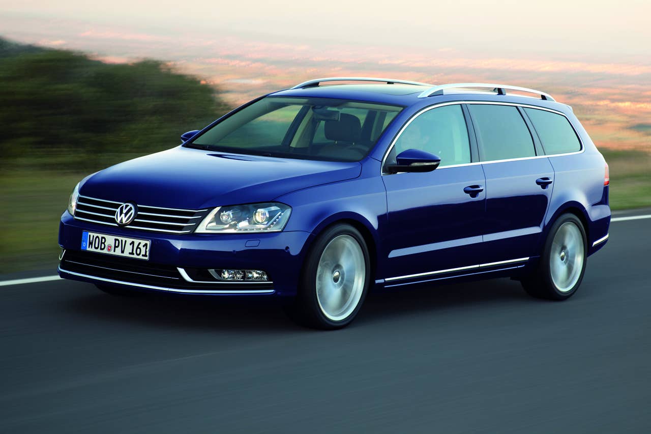 2011 Volkswagen Passat Wagon front 3/4