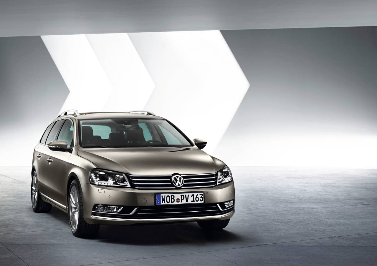 2011 Volkswagen Passat front