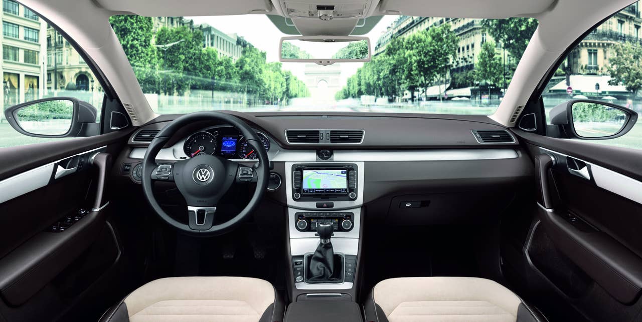 2011 Volkswagen Passat dash