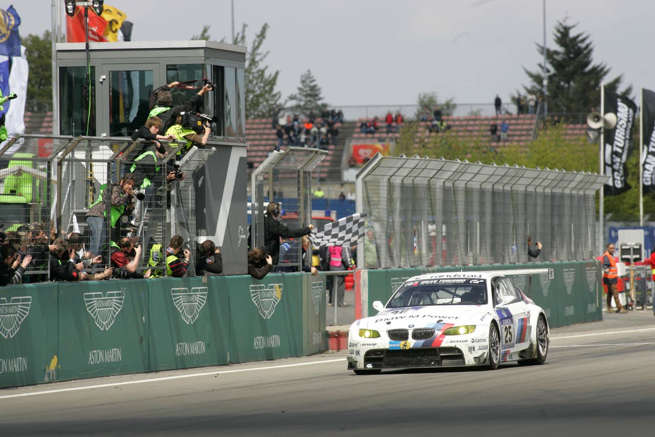 13.05.2010 - 16.05.2010 Nrburgring (DE), Jrg Mller (DE), Augusto Farfus (BR), Uwe Alzen (DE), Pedro Lamy (PT), No 25, Team BMW Motorsport, BMW M3 GT2, Winner 2010 ADAC 24h Nrburgring. Team Celebrates Victory. This image is Copyright free for editorial use  BMW AG