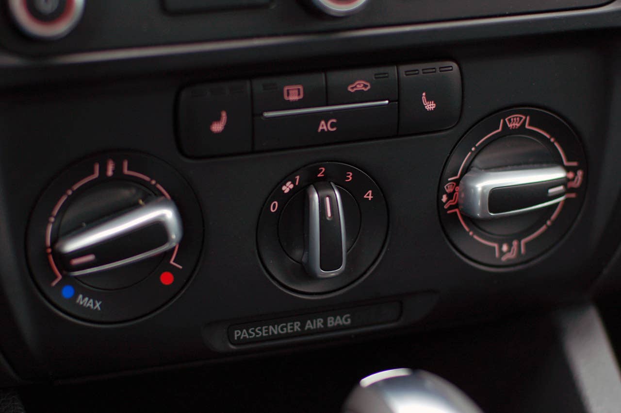 2011 Volkswagen Jetta climate controls