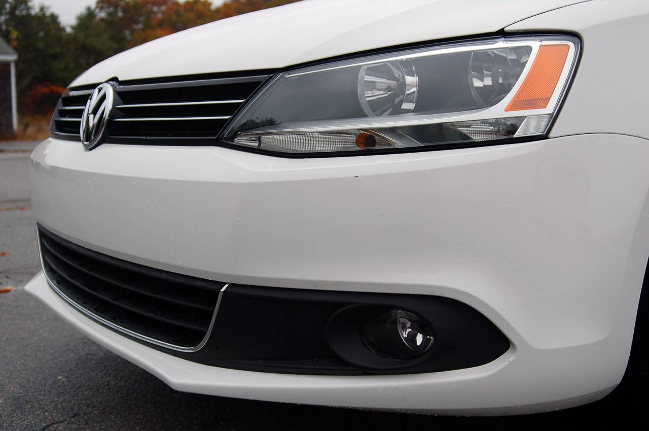 2011 Volkswagen Jetta front detail