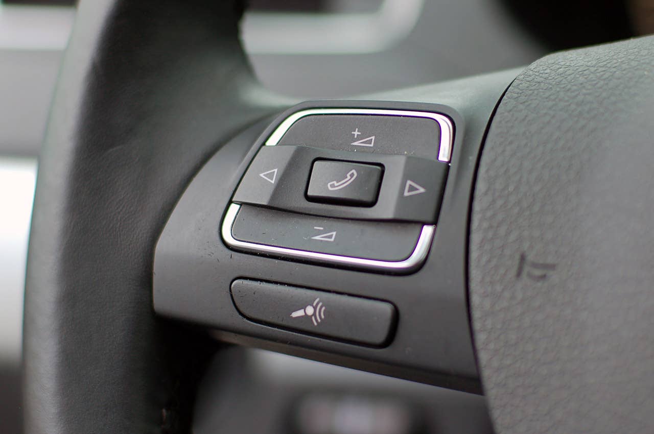 2011 Volkswagen Jetta steering wheel controls
