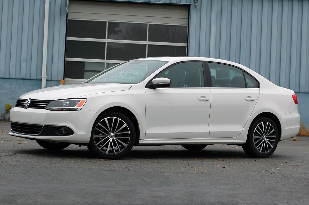 2011 Volkswagen Jetta front 3/4 view