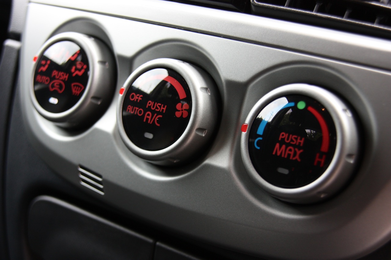 2010 Mitsubishi i-MiEV (JDM) HVAC controls