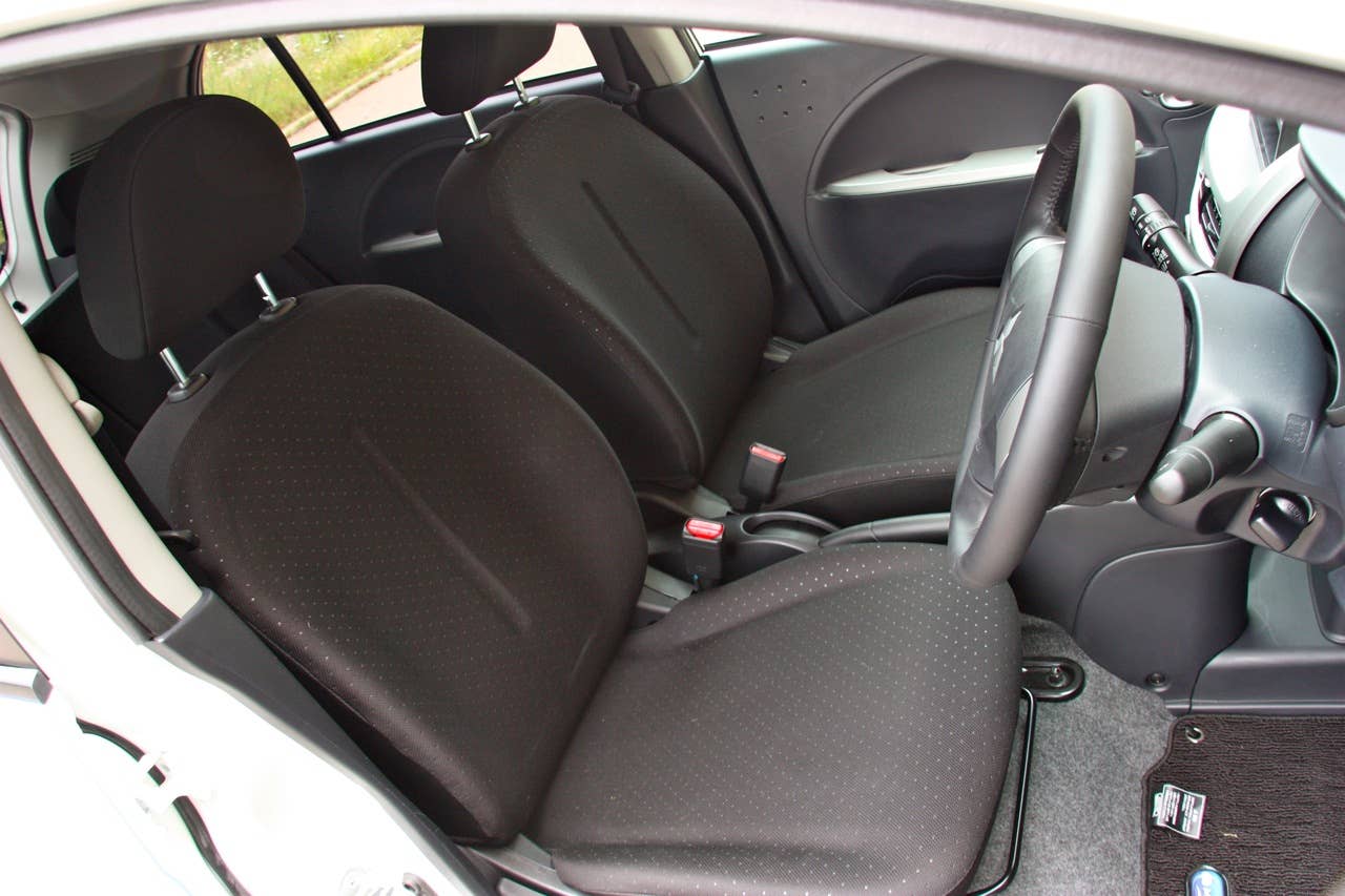 2010 Mitsubishi i-MiEV (JDM) front seats