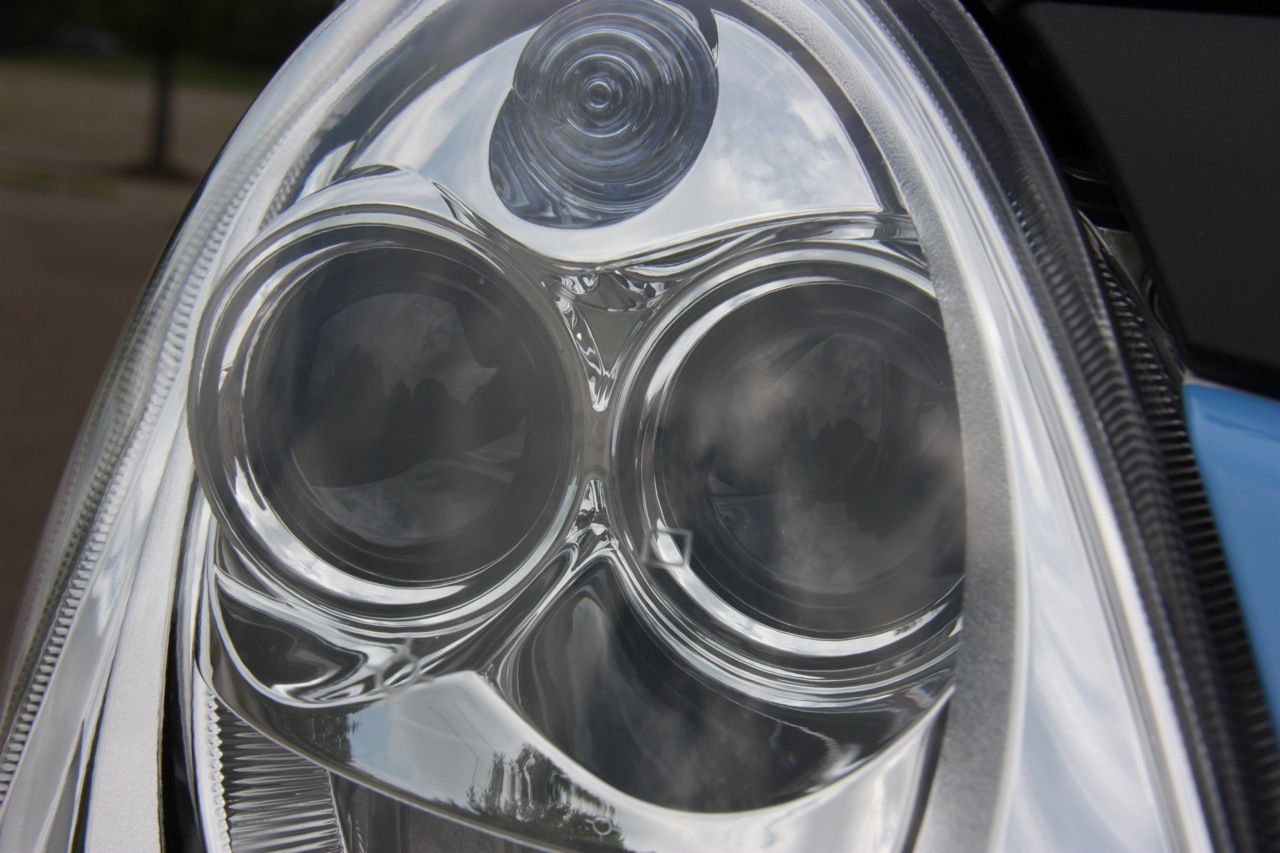 2010 Mitsubishi i-MiEV (JDM) headlight detail