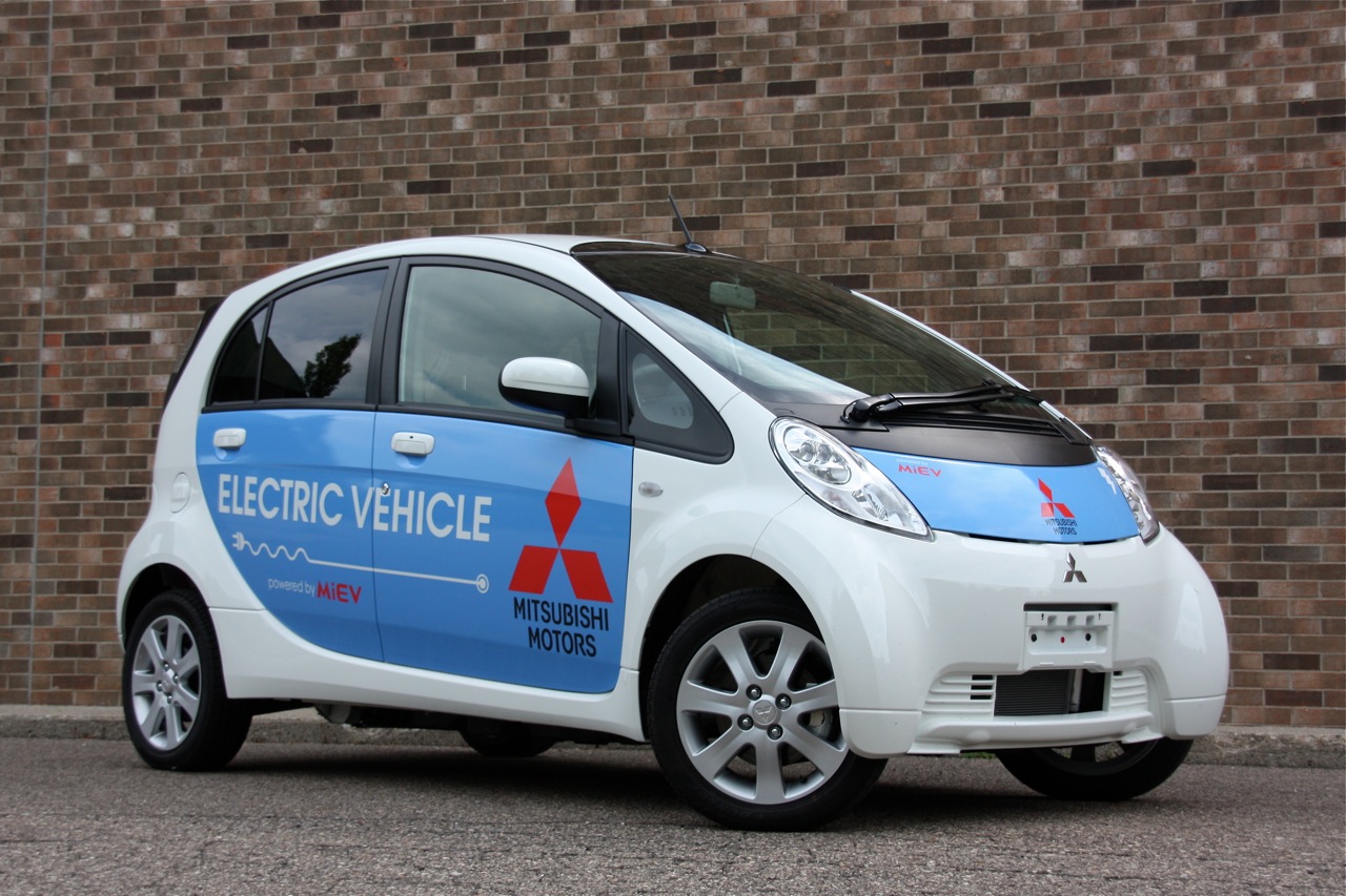 2010 Mitsubishi i-MiEV (JDM), front 3/4 view