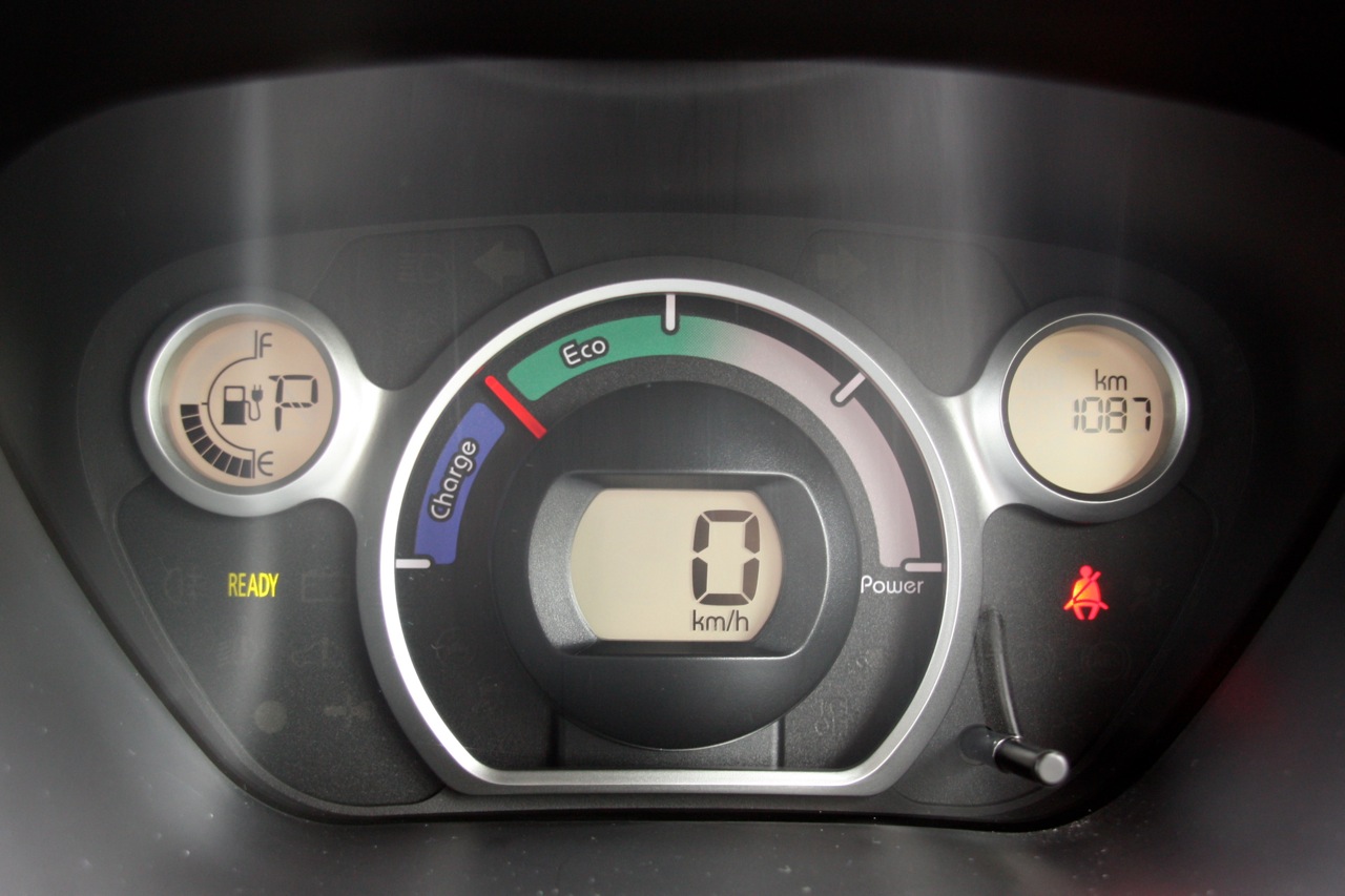 2010 Mitsubishi i-MiEV (JDM) gauges