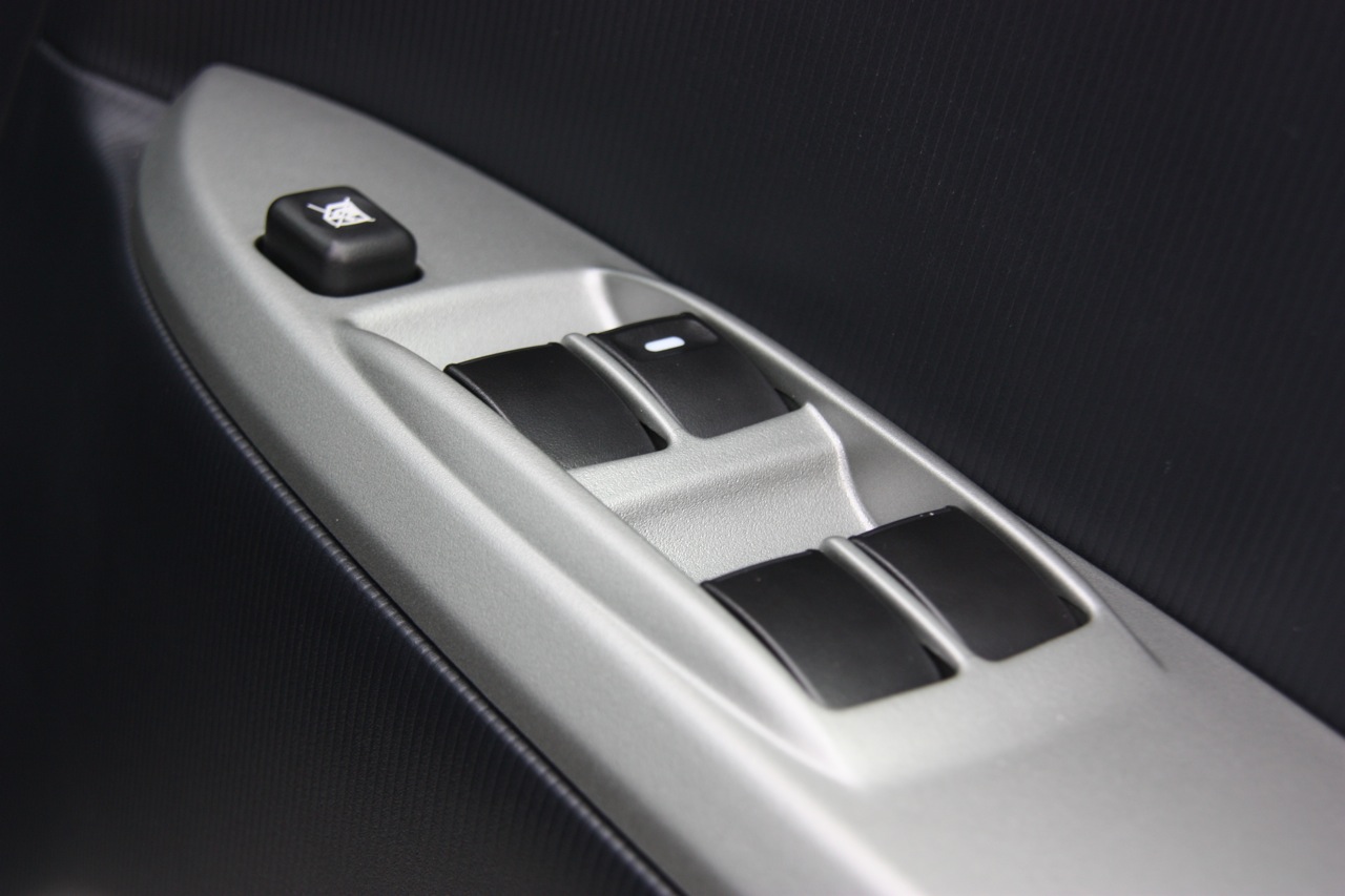 2010 Mitsubishi i-MiEV (JDM) window controls