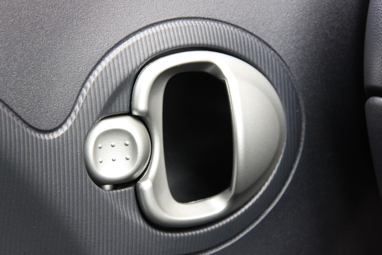 2010 Mitsubishi i-MiEV (JDM) door handle
