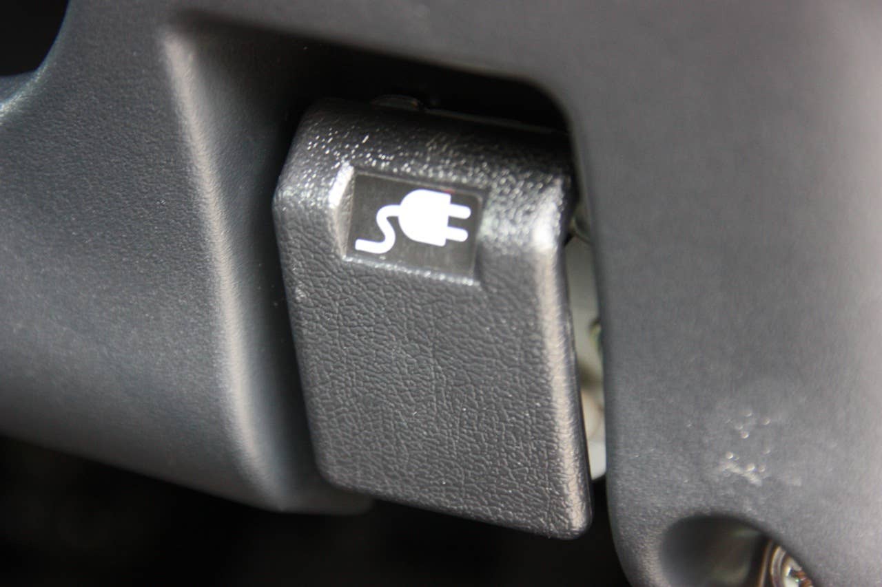 2010 Mitsubishi i-MiEV (JDM) charging port door release
