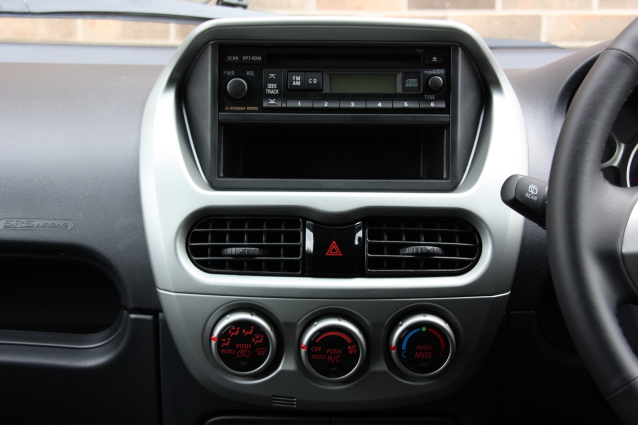 2010 Mitsubishi i-MiEV (JDM) stereo and HVAC controls