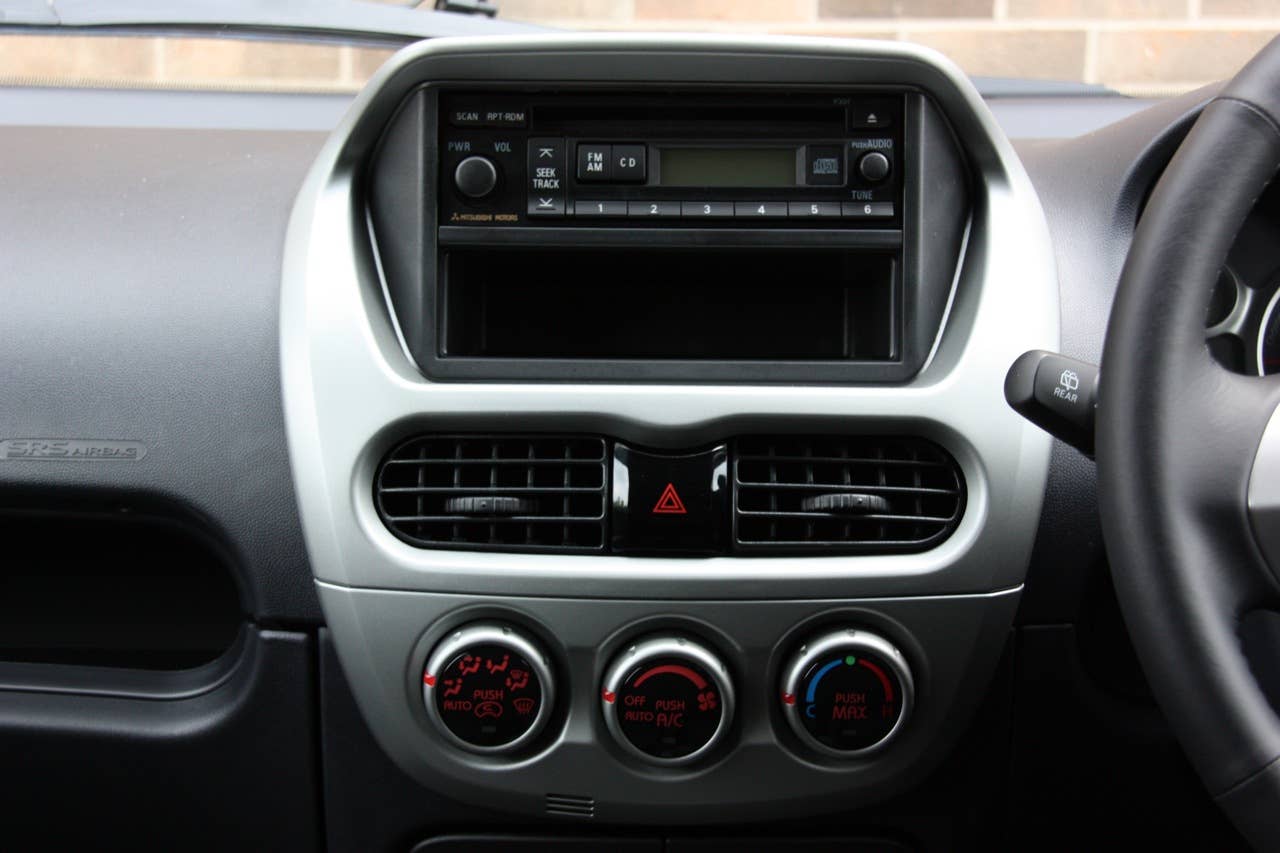 2010 Mitsubishi i-MiEV (JDM) stereo and HVAC controls