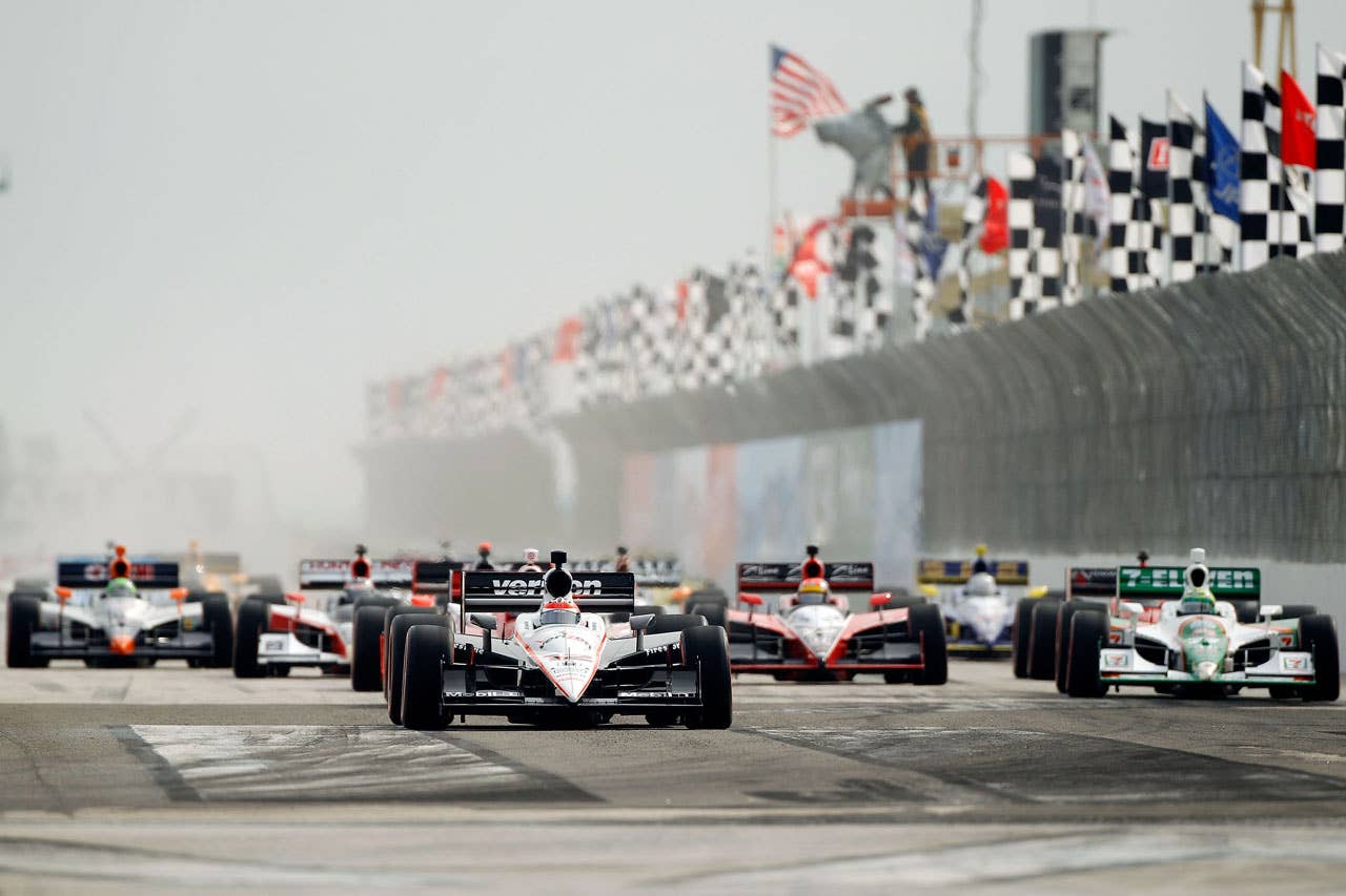 ST PETERSBURG, FL - MARCH 29:  Will Power of Australia, driver of the #12 Verizon Team Penske Dallara Honda leads the field at the start of the IndyCar Series Honda Grand Prix of St.Petersburg on March 29, 2010 on the streets of St. Petersburg, Florida.  (Photo by Chris Graythen/Getty Images) *** Local Caption *** Will Power