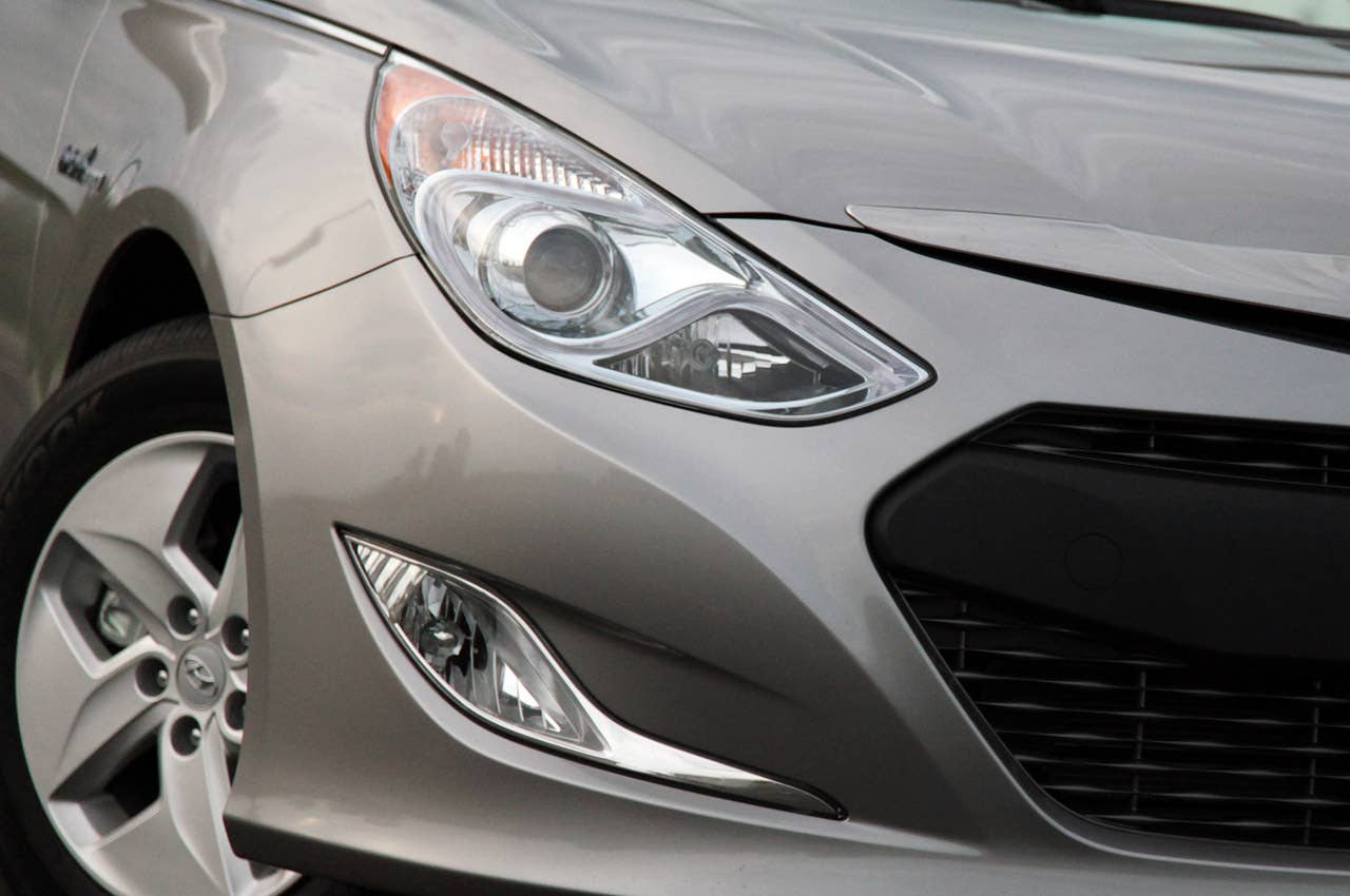2011 Hyundai Sonata Hybrid front fender