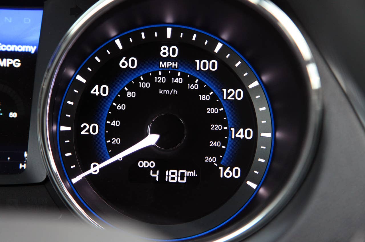 2011 Hyundai Sonata Hybrid speedometer