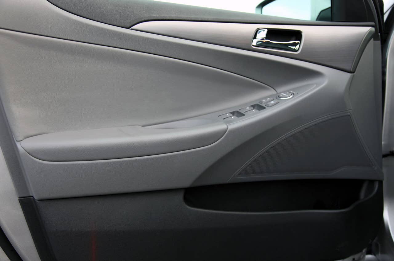 2011 Hyundai Sonata Hybrid door