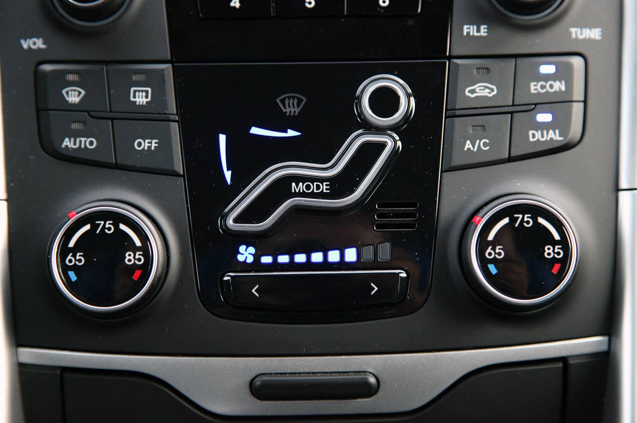 2011 Hyundai Sonata Hybrid climate controls