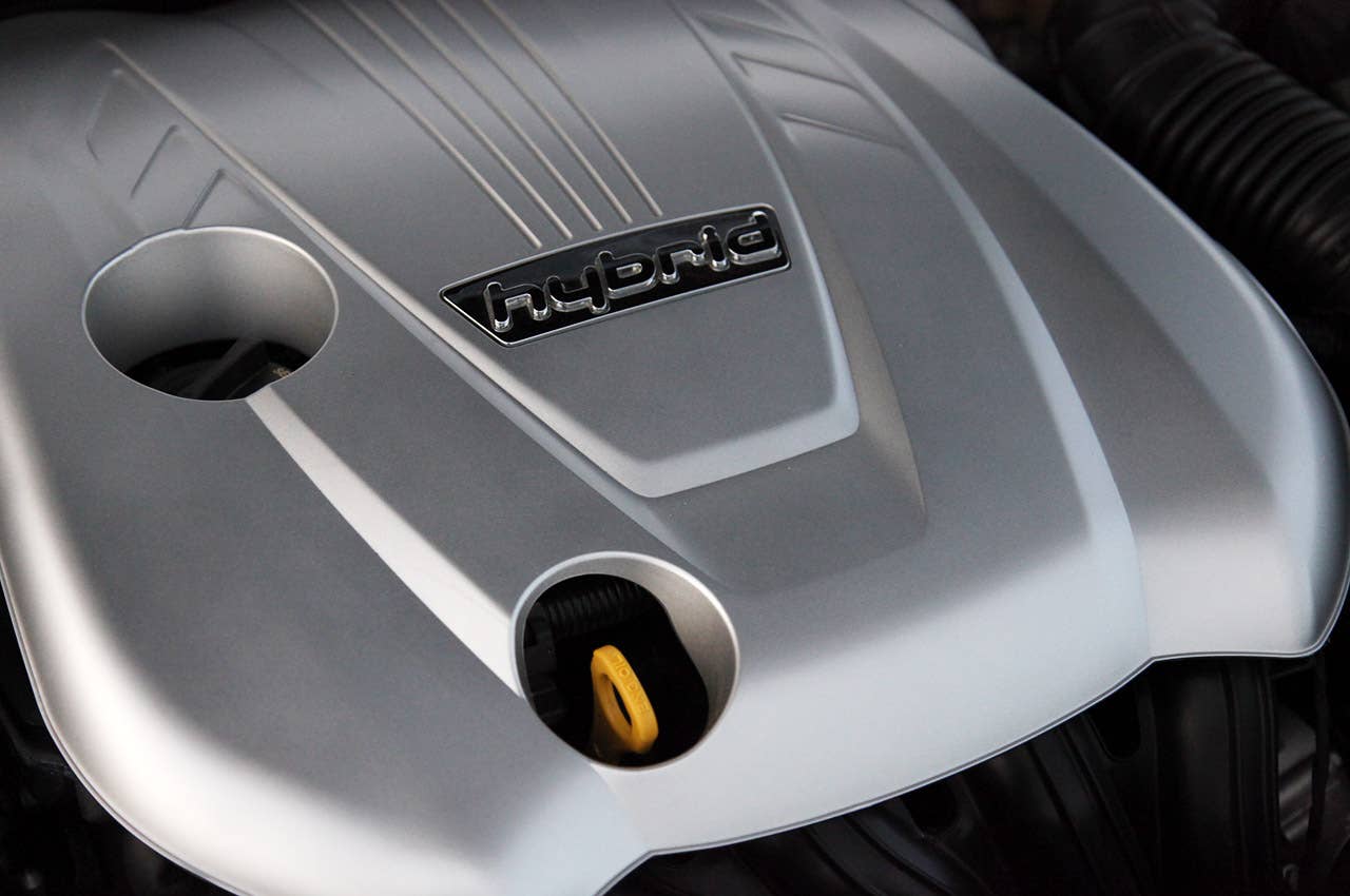 2011 Hyundai Sonata Hybrid engine detail