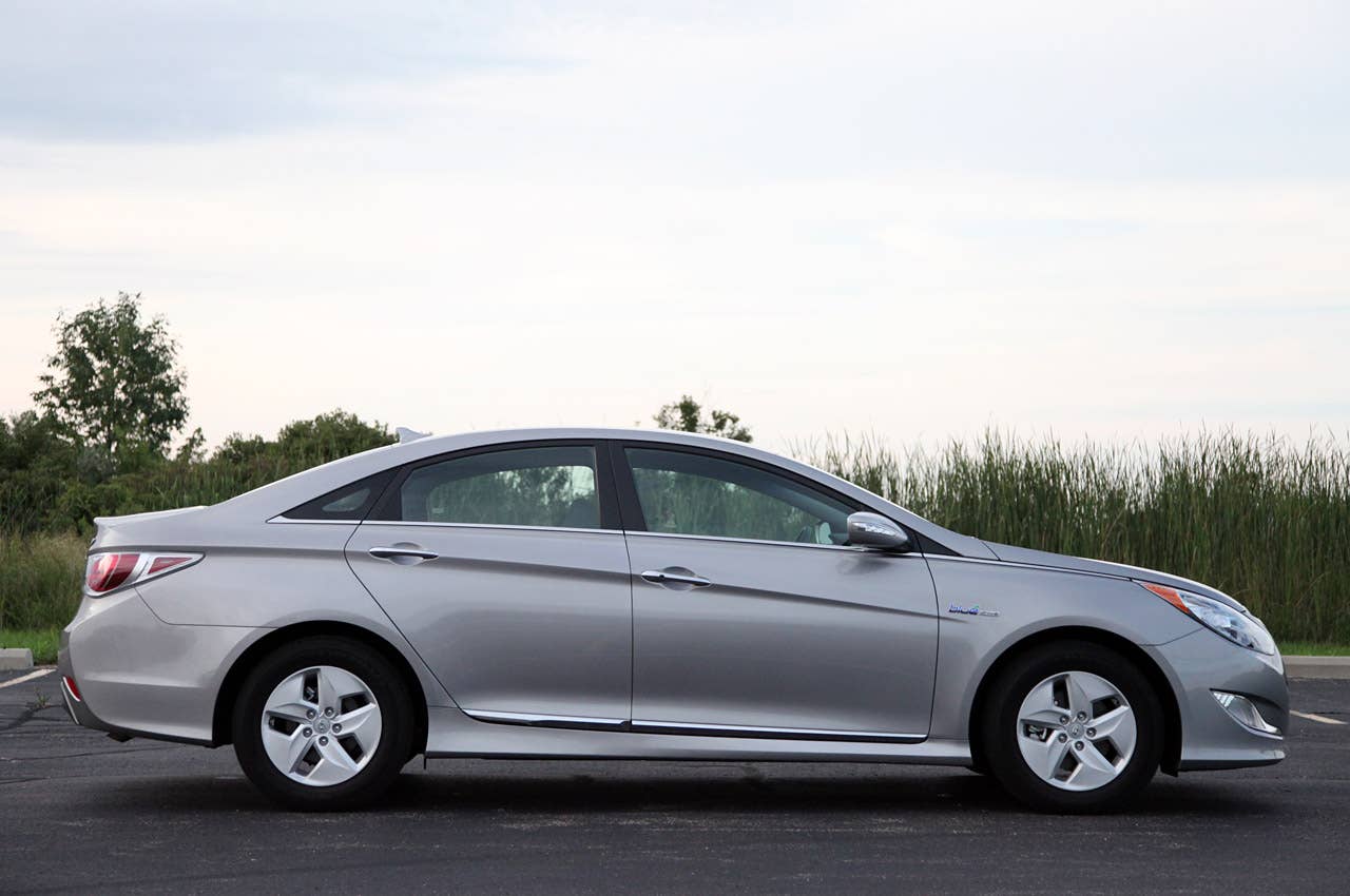 2011 Hyundai Sonata Hybrid side view