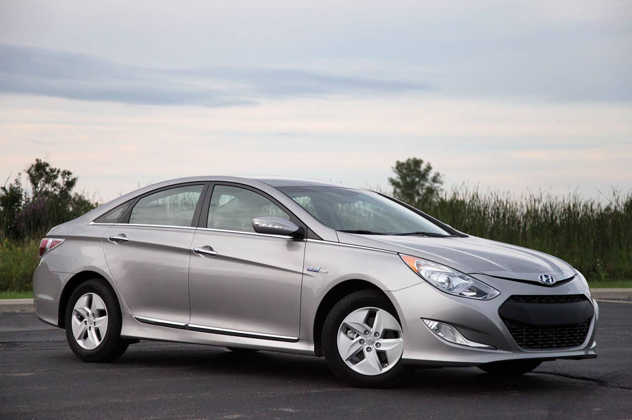 2011 Hyundai Sonata Hybrid front 3/4 view