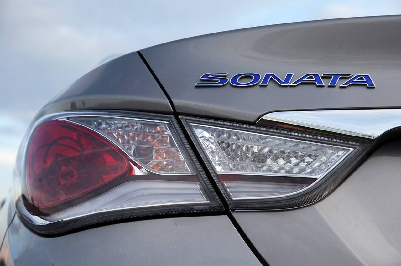 2011 Hyundai Sonata Hybrid taillight