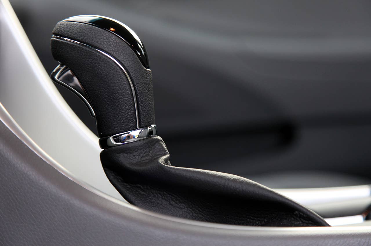 2011 Hyundai Sonata Hybrid shifter