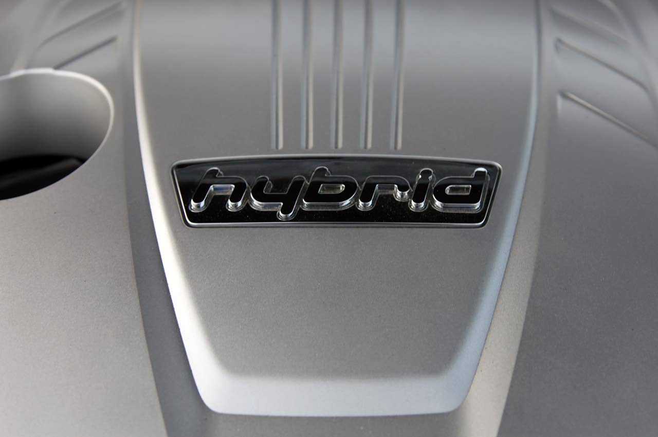 2011 Hyundai Sonata Hybrid engine detail
