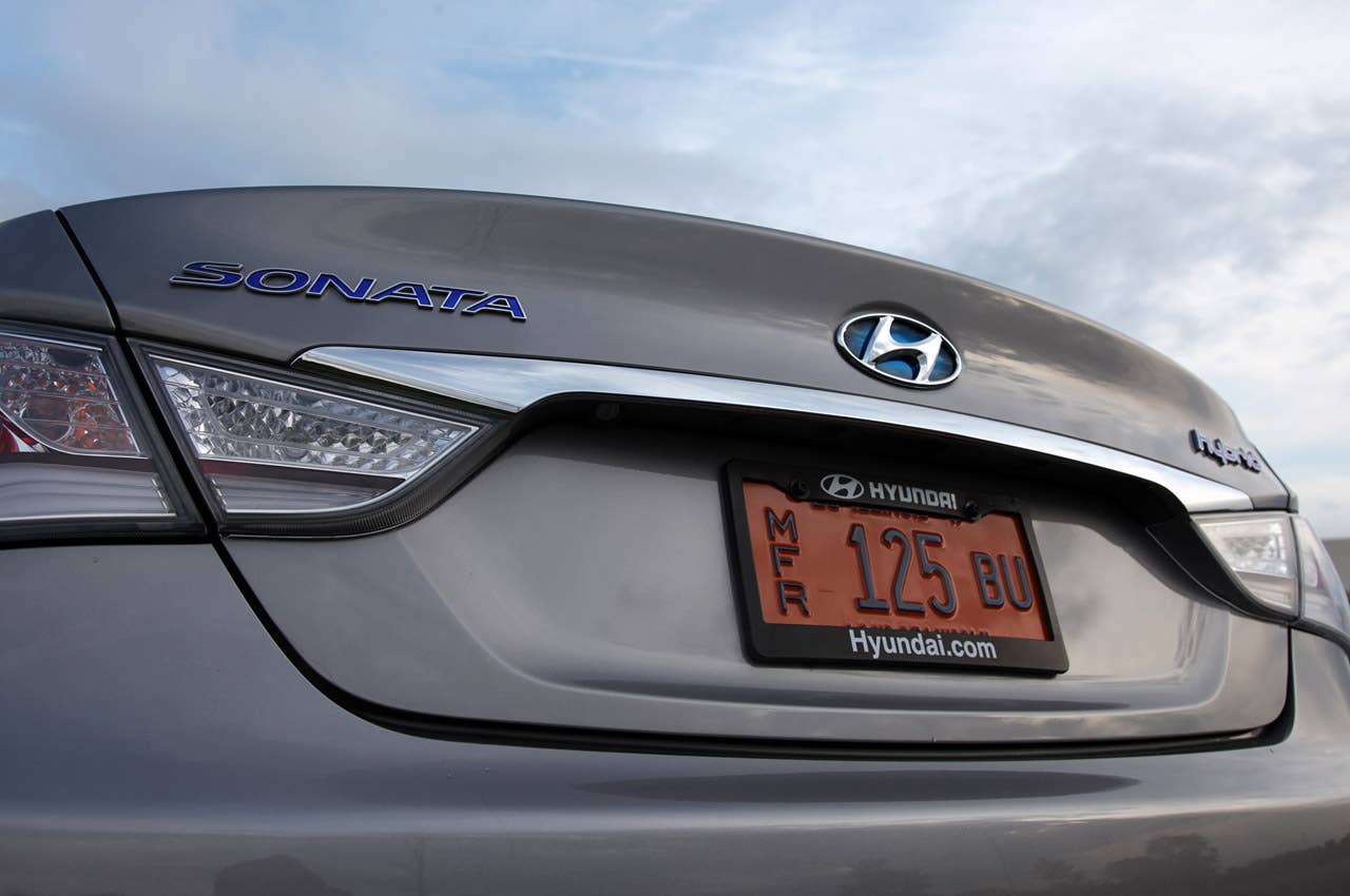 2011 Hyundai Sonata Hybrid rear detial