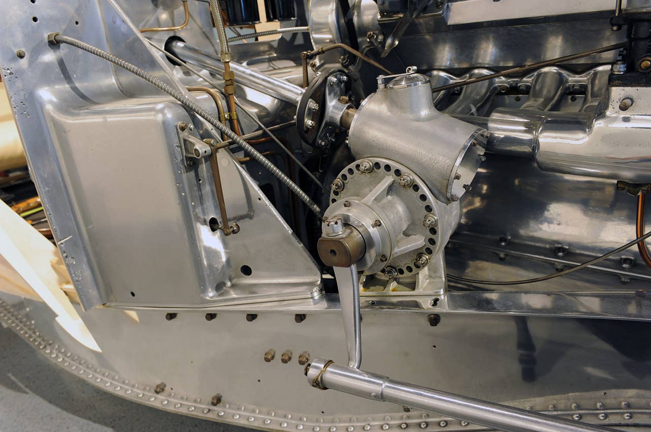 Elegant yet relatively primitive steering box. Note the cotter pins holding the nuts in place. The fancier the Bugatti, the more cotter pins you'll find.