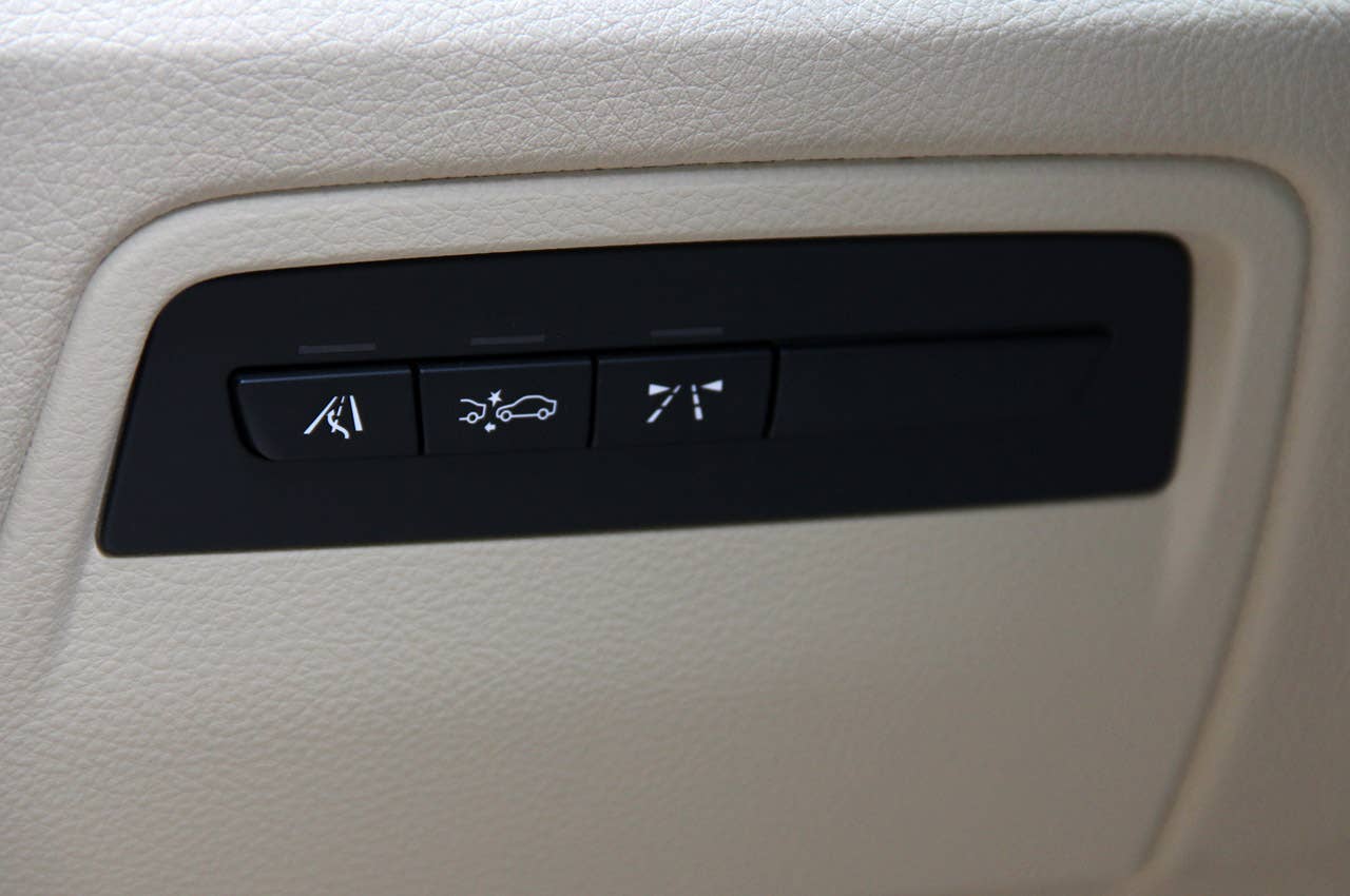 2014 BMW 3 Series Sports Wagon driving sensor buttons