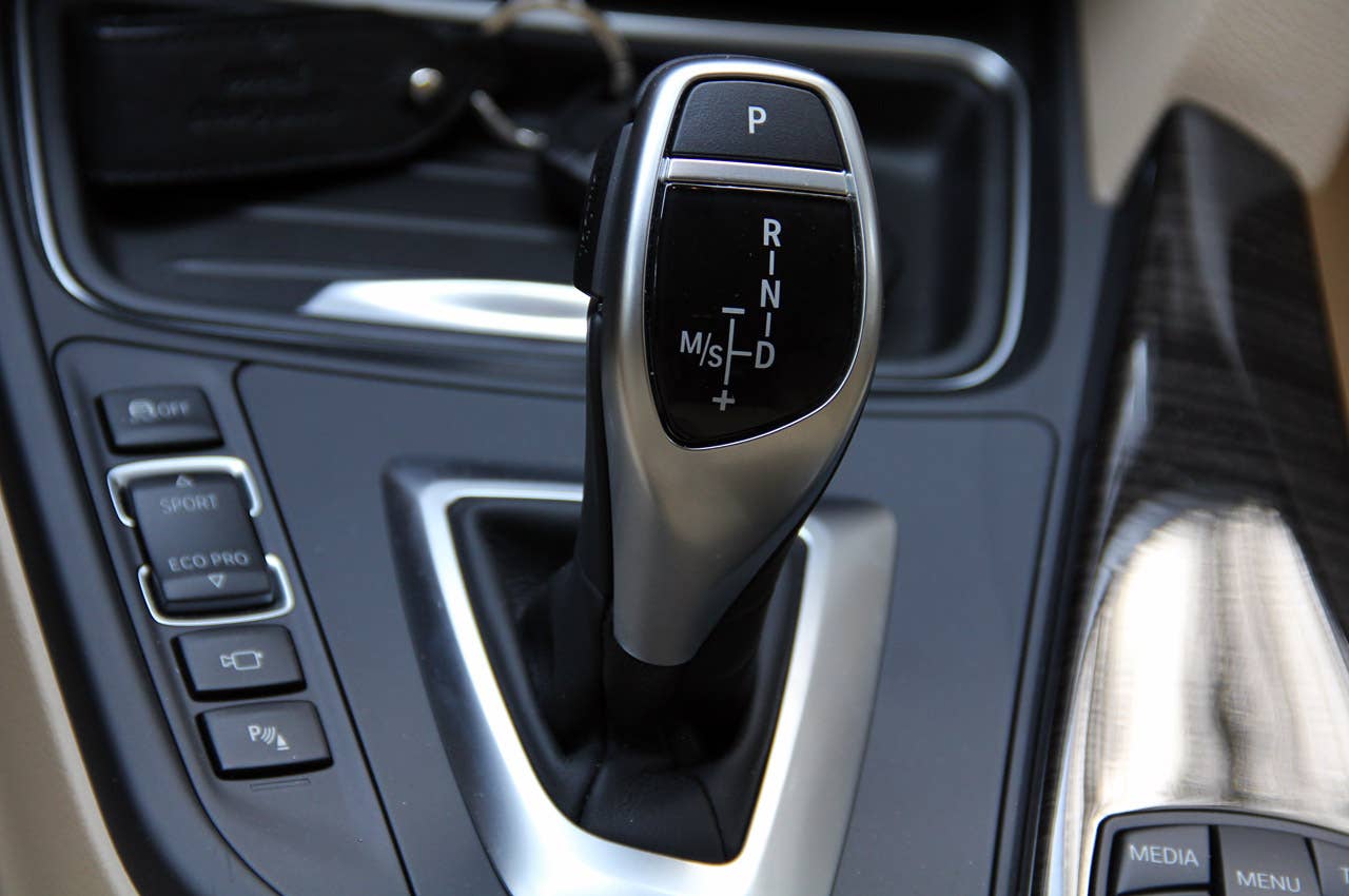 2014 BMW 3 Series Sports Wagon gear selector