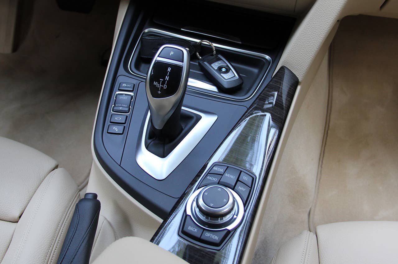 2014 BMW 3 Series Sports Wagon center console