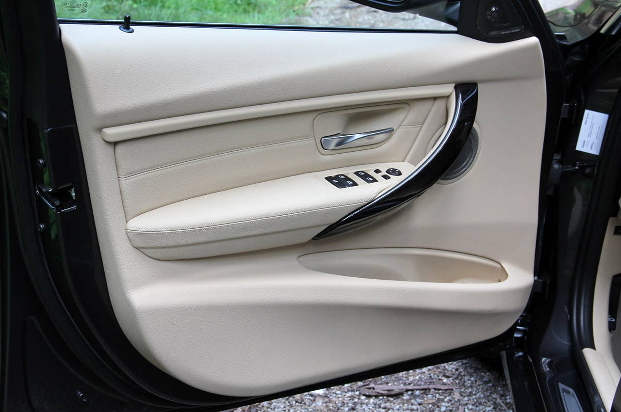 2014 BMW 3 Series Sports Wagon door