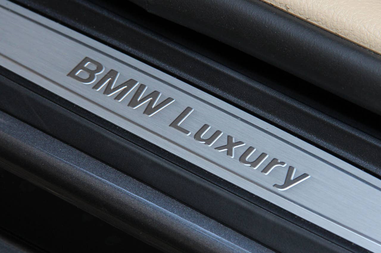 2014 BMW 3 Series Sports Wagon sill plate