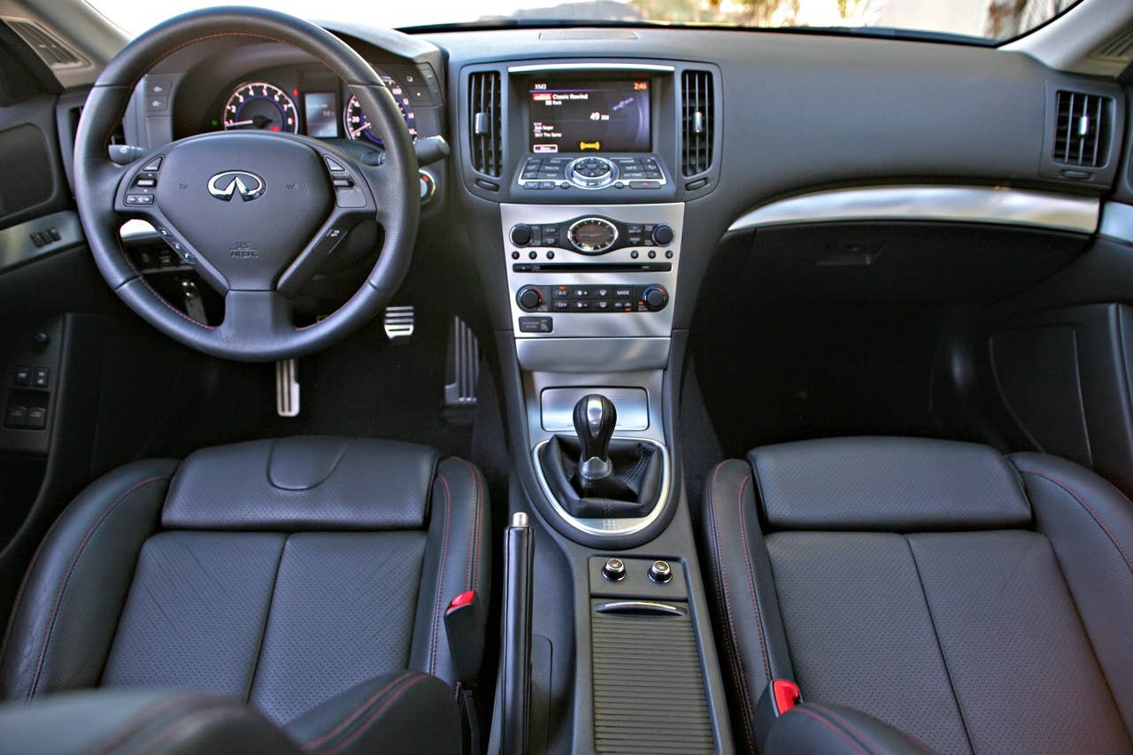 2011 Infiniti IPL G Coupe interior